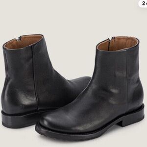 Frye Veronica Inside Zip Ankle Black Black Distressed Booties Wome size  6 new